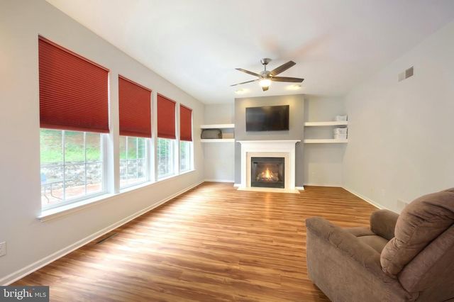 1243 WINDING OAK DR, York, PA 17403