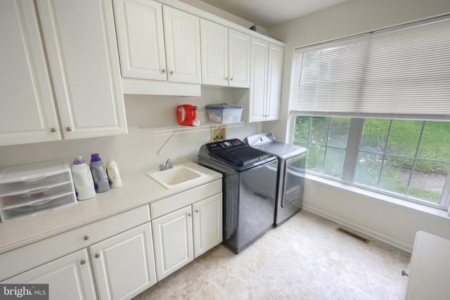 1243 WINDING OAK DR, York, PA 17403