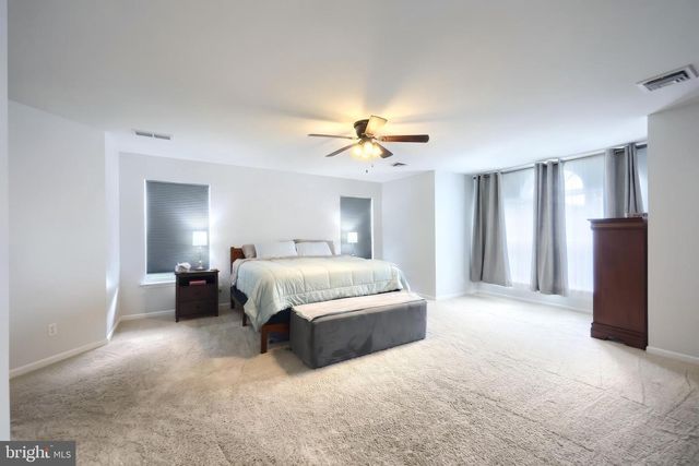 1243 WINDING OAK DR, York, PA 17403