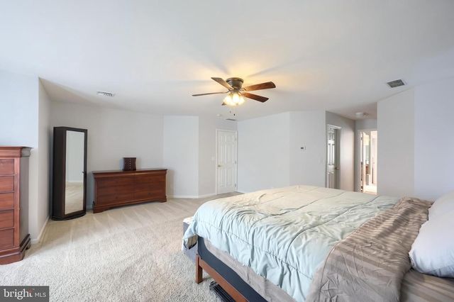 1243 WINDING OAK DR, York, PA 17403