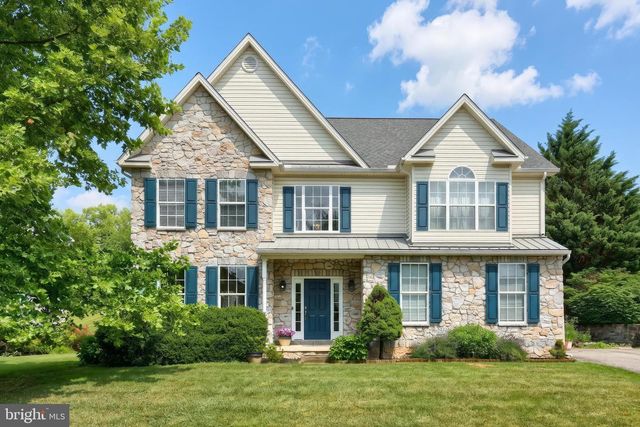 1243 WINDING OAK DR, York, PA 17403
