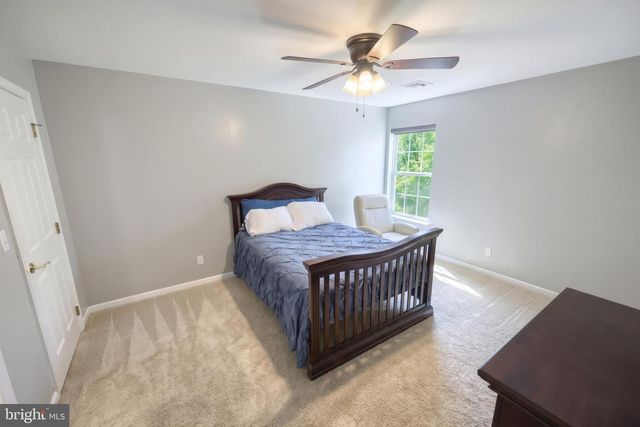 1243 WINDING OAK DR, York, PA 17403