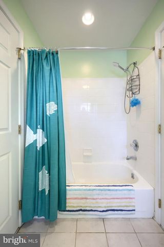 1243 WINDING OAK DR, York, PA 17403
