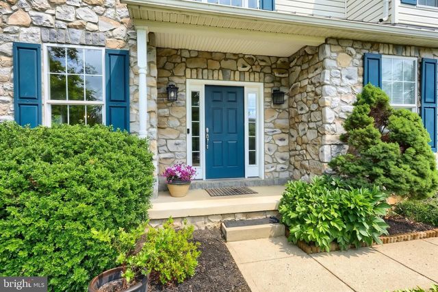 1243 WINDING OAK DR, York, PA 17403