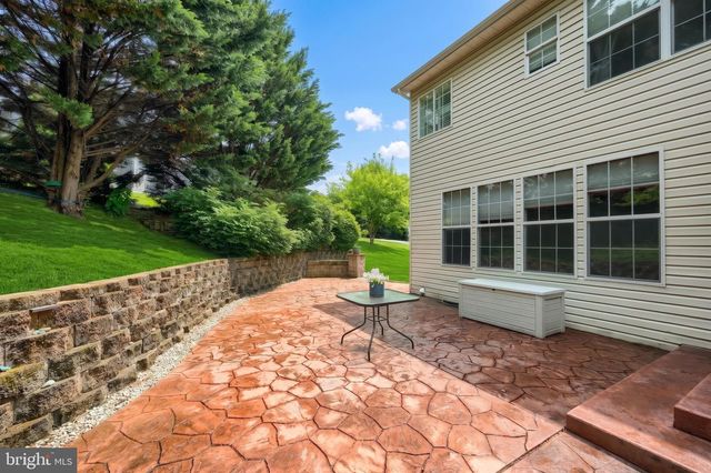 1243 WINDING OAK DR, York, PA 17403
