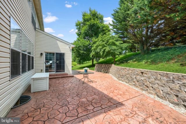1243 WINDING OAK DR, York, PA 17403