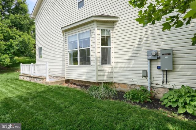 1243 WINDING OAK DR, York, PA 17403