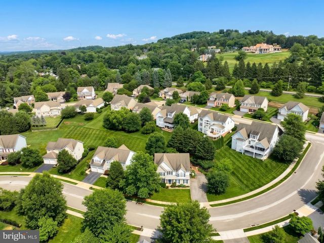 1243 WINDING OAK DR, York, PA 17403