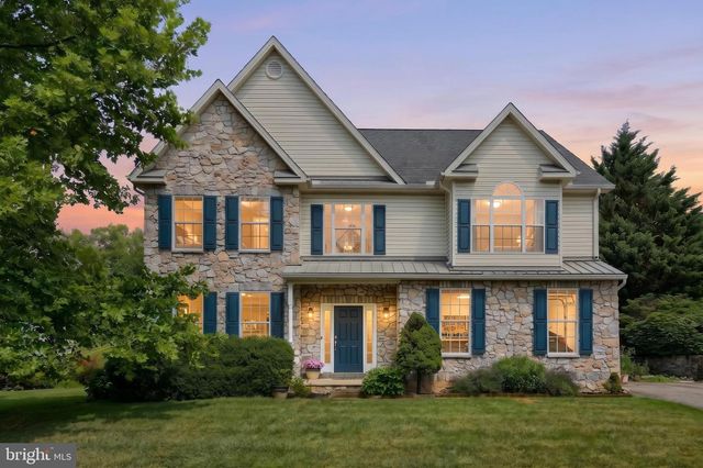 1243 WINDING OAK DR, York, PA 17403
