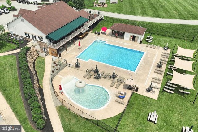1243 WINDING OAK DR, York, PA 17403