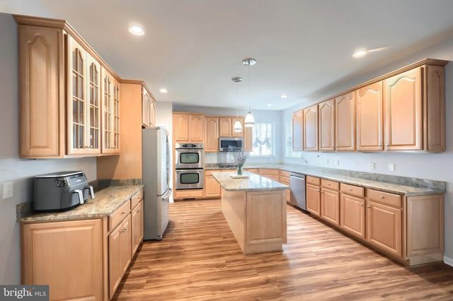 1243 WINDING OAK DR, York, PA 17403