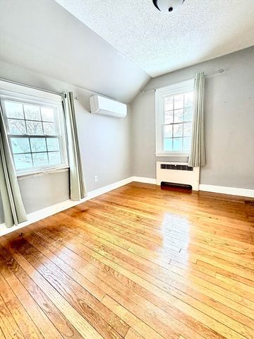 5 Fenimore Blvd, Springfield, MA 01108