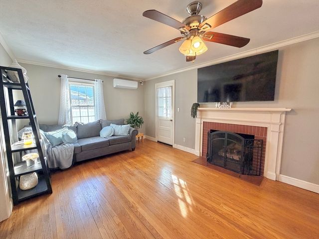 5 Fenimore Blvd, Springfield, MA 01108