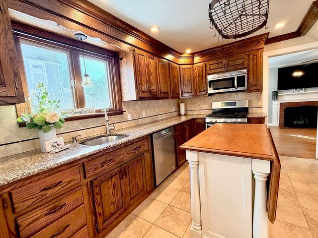 5 Fenimore Blvd, Springfield, MA 01108