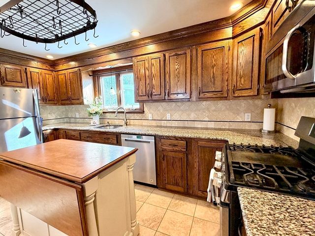 5 Fenimore Blvd, Springfield, MA 01108