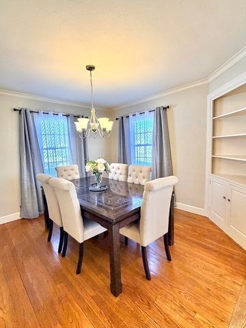 5 Fenimore Blvd, Springfield, MA 01108