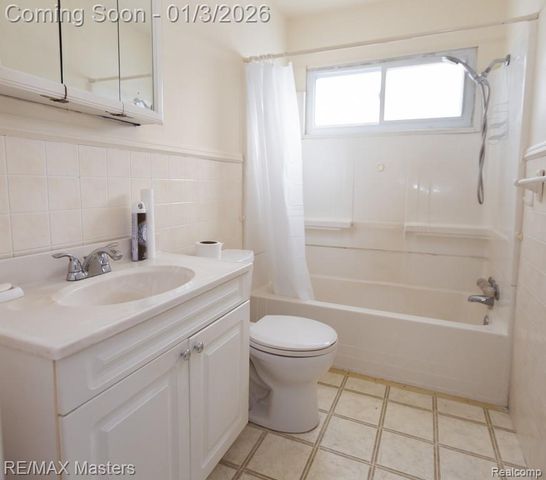 4696 Syracuse Street, Dearborn Heights, MI 48125