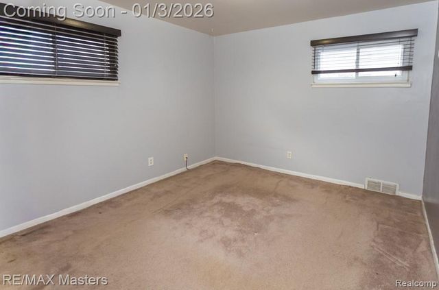 4696 Syracuse Street, Dearborn Heights, MI 48125