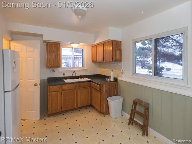 4696 Syracuse Street, Dearborn Heights, MI 48125