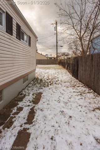 4696 Syracuse Street, Dearborn Heights, MI 48125