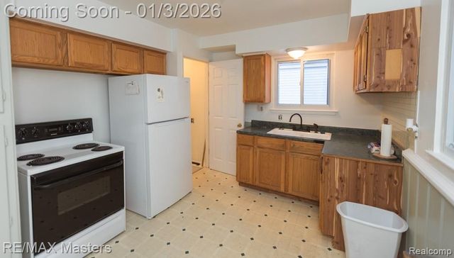 4696 Syracuse Street, Dearborn Heights, MI 48125