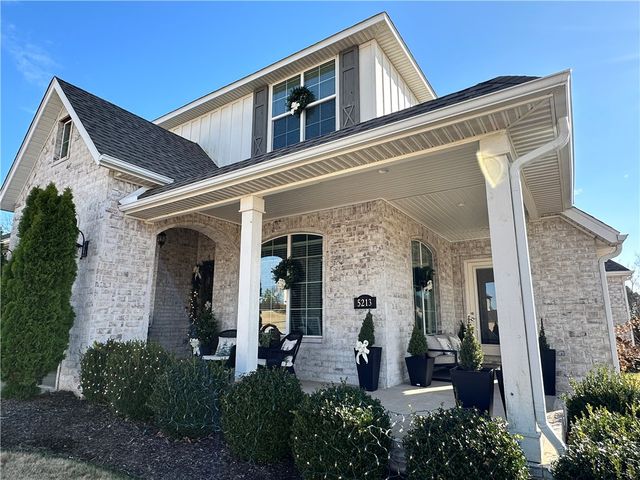 5213 Saddleridge Drive, Fayetteville, AR 72703