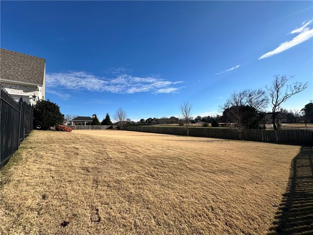 5213 Saddleridge Drive, Fayetteville, AR 72703