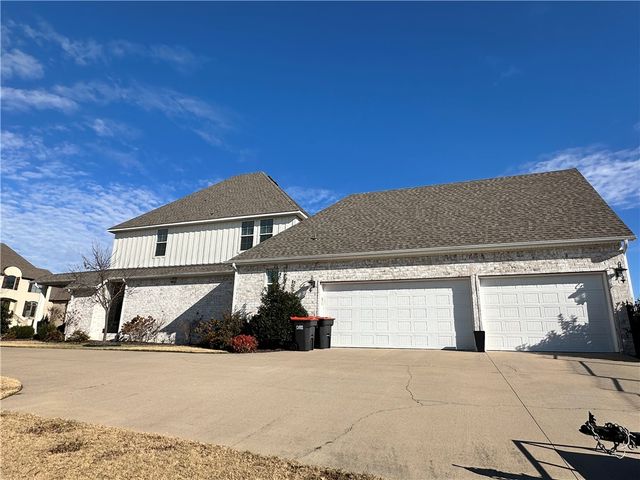 5213 Saddleridge Drive, Fayetteville, AR 72703