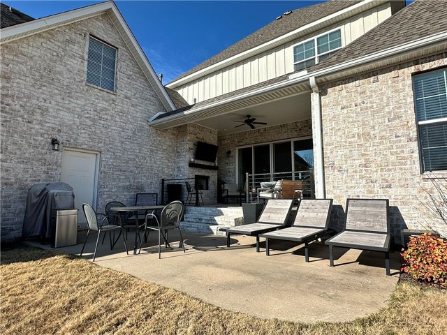 5213 Saddleridge Drive, Fayetteville, AR 72703