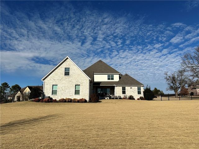 5213 Saddleridge Drive, Fayetteville, AR 72703