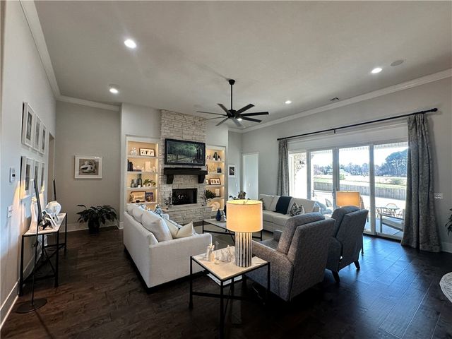 5213 Saddleridge Drive, Fayetteville, AR 72703