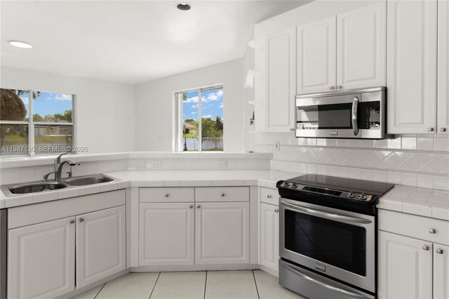 2327 NW 187th Ave, Pembroke Pines, FL 33029