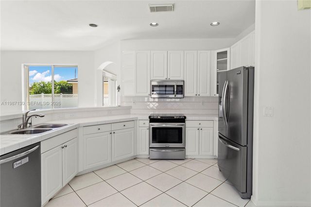 2327 NW 187th Ave, Pembroke Pines, FL 33029