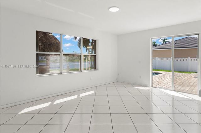 2327 NW 187th Ave, Pembroke Pines, FL 33029