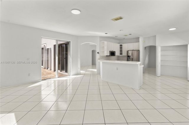 2327 NW 187th Ave, Pembroke Pines, FL 33029