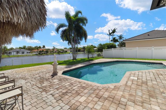 2327 NW 187th Ave, Pembroke Pines, FL 33029