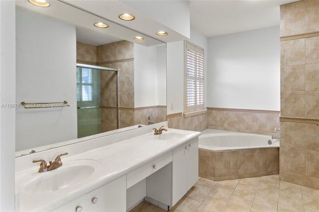 2327 NW 187th Ave, Pembroke Pines, FL 33029