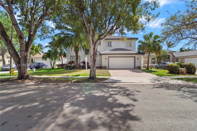 2327 NW 187th Ave, Pembroke Pines, FL 33029