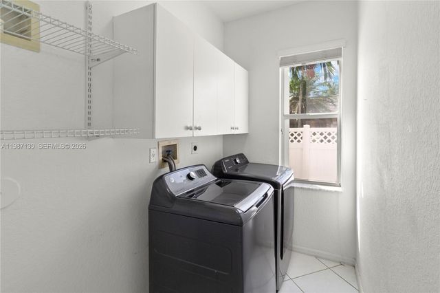 2327 NW 187th Ave, Pembroke Pines, FL 33029