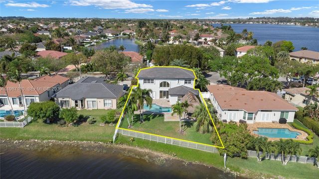 2327 NW 187th Ave, Pembroke Pines, FL 33029