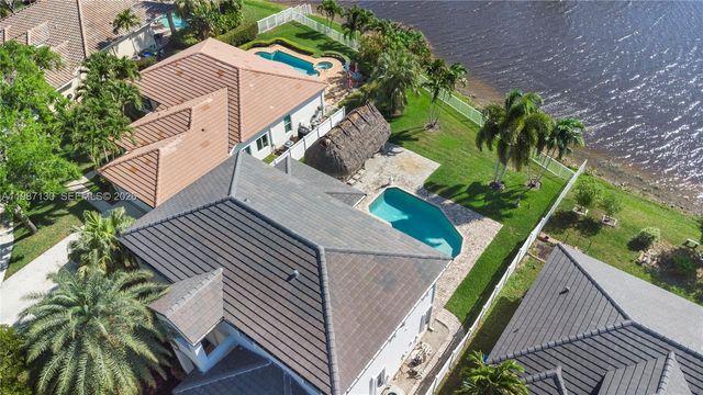 2327 NW 187th Ave, Pembroke Pines, FL 33029