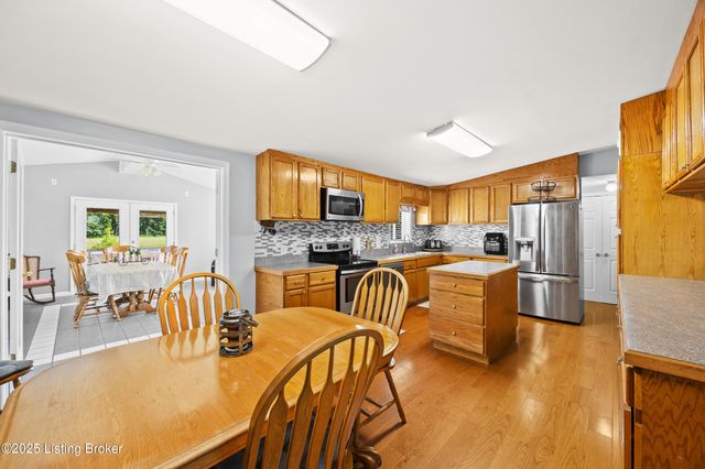 365 Ridgecrest Dr, Taylorsville, KY 40071