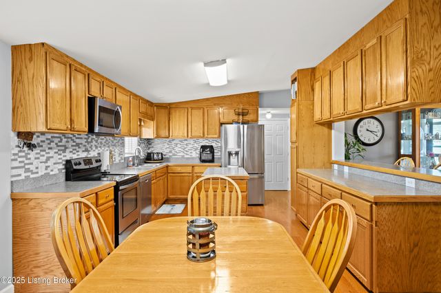 365 Ridgecrest Dr, Taylorsville, KY 40071