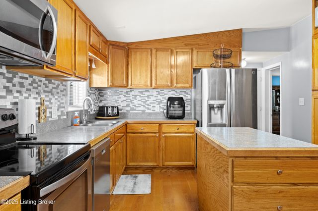 365 Ridgecrest Dr, Taylorsville, KY 40071