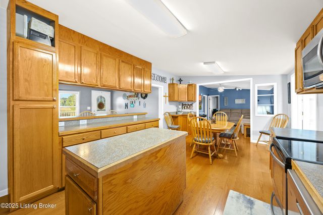 365 Ridgecrest Dr, Taylorsville, KY 40071