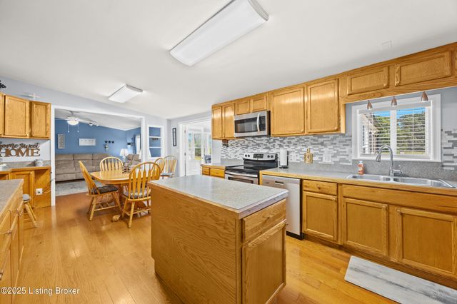 365 Ridgecrest Dr, Taylorsville, KY 40071