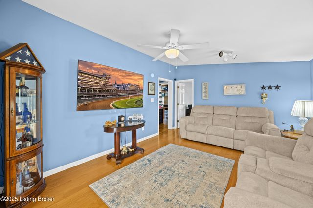 365 Ridgecrest Dr, Taylorsville, KY 40071