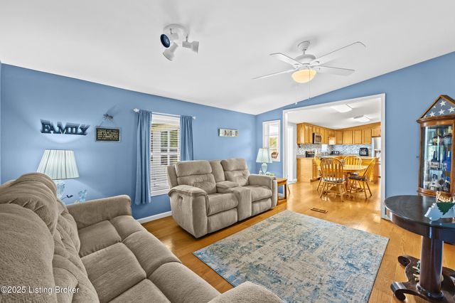 365 Ridgecrest Dr, Taylorsville, KY 40071