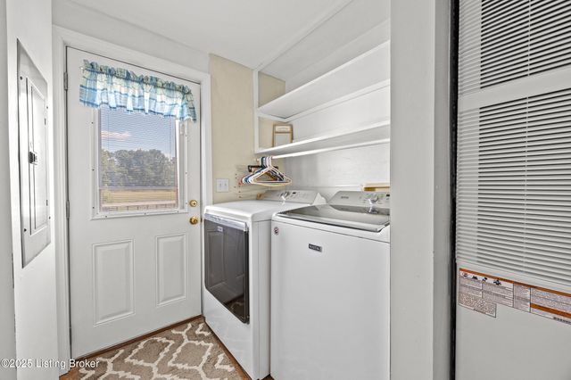 365 Ridgecrest Dr, Taylorsville, KY 40071