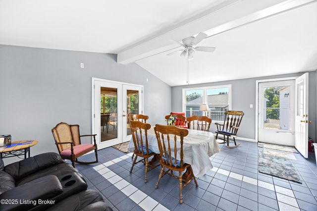 365 Ridgecrest Dr, Taylorsville, KY 40071